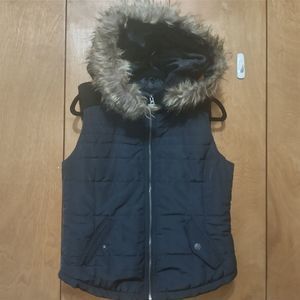 Aeropostale Black Detachable Faux Fur Hood Vest (L/G)
